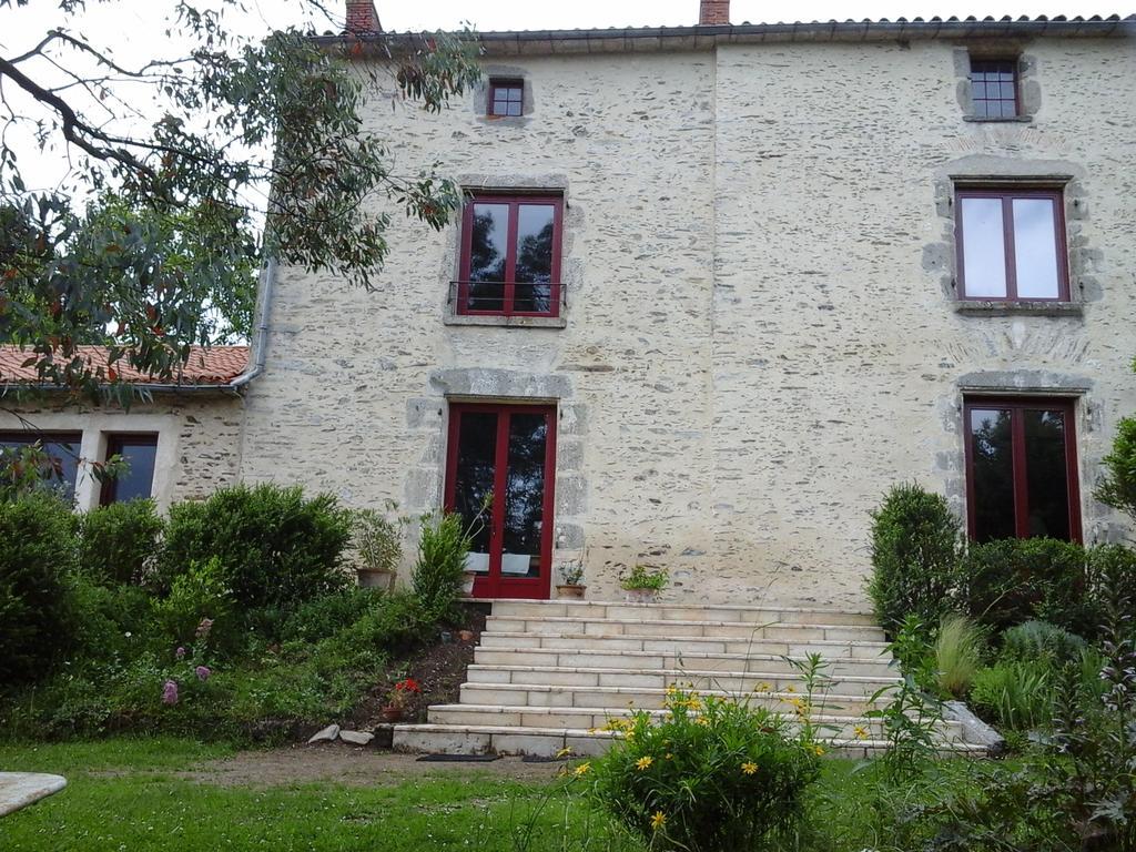 Bed and Breakfast La Tour Des Laudes Breuil-Barret Exterior foto