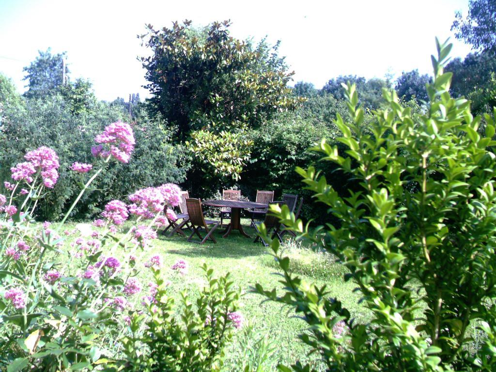 Bed and Breakfast La Tour Des Laudes Breuil-Barret Exterior foto
